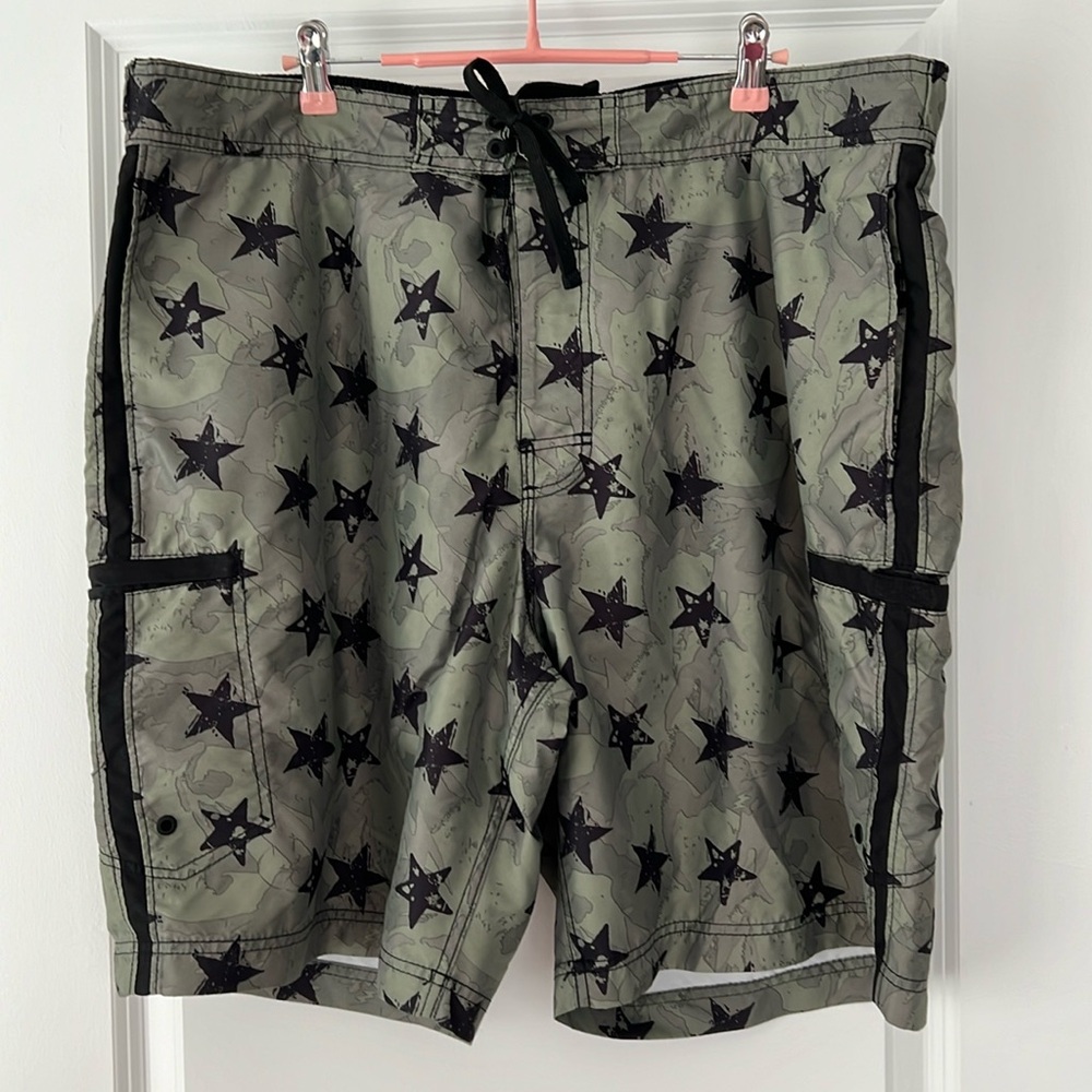 Men’s swimming trunks